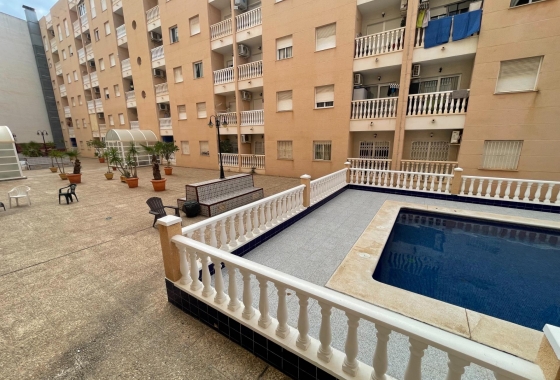 Apartment / flat - Resale - Torrevieja - Estacion De Autobuses