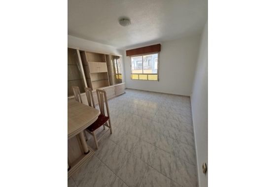 Apartment / flat - Resale - Torrevieja - Las Piscinas Naturales