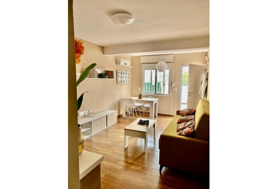 Квартира - Перепродажа - Torrevieja - MCO-11423