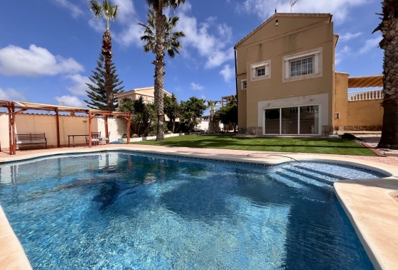 Villa - Återförsäljning - La Zenia - Costa Blanca
