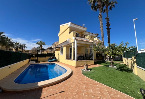 Villa - Återförsäljning - Orihuela Costa - Costa Blanca