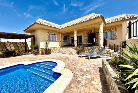 Villa - Återförsäljning - Orihuela Costa - Costa Blanca