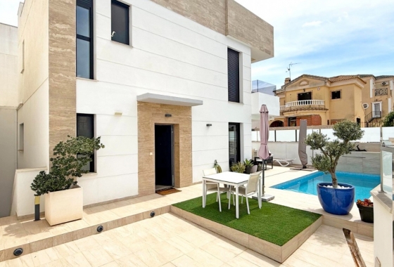 Villa - Återförsäljning - Orihuela Costa - MCO-70297