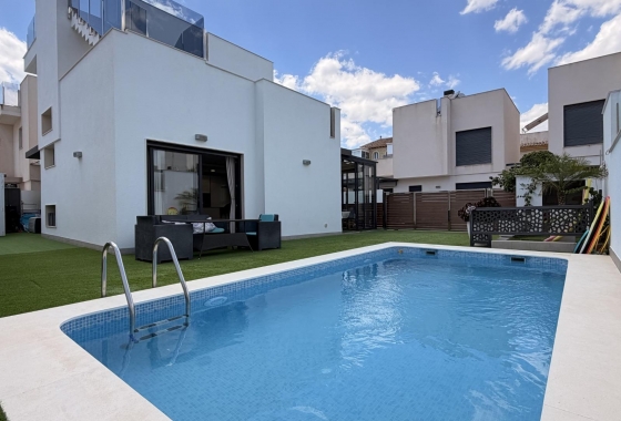 Villa - Återförsäljning - Torrevieja - aguas nuevas