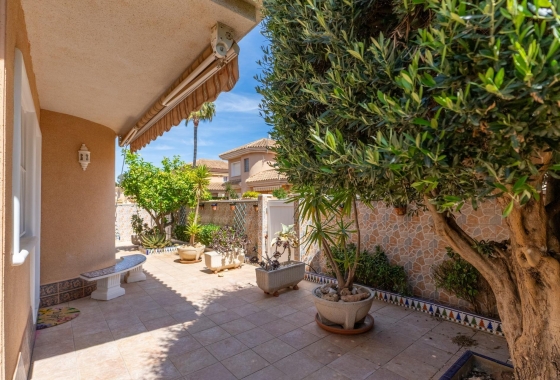 Villa - Återförsäljning - Torrevieja - Los Balcones - Los Altos del Edén