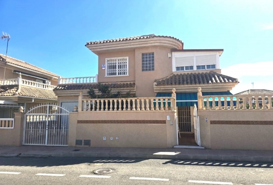 Villa - Återförsäljning - Torrevieja - Los Balcones - Los Altos del Edén