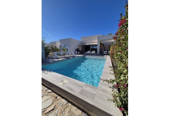 Villa - Herverkoop - La Finca Golf - Inland