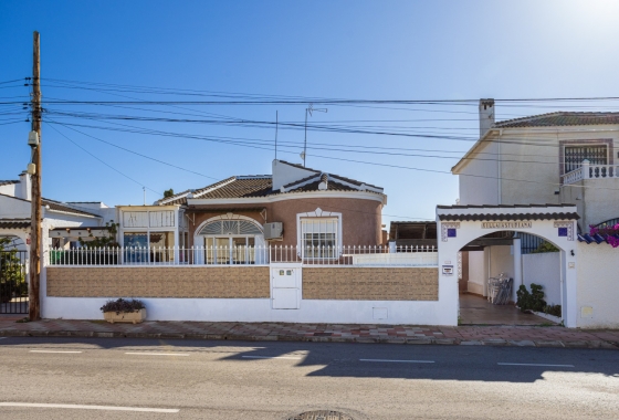 Villa - Herverkoop - Torrevieja - Urbanización San Luis