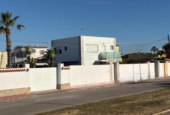 Вилла - Перепродажа - Torrevieja - MCO-75239