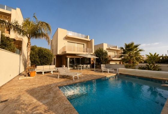 Villa - Resale - San Miguel de Salinas - Inland