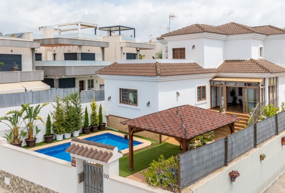 Villa - Reventa - Los Montesinos - La Herrada