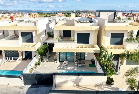 Villa - Reventa - Los Montesinos - La Herrada