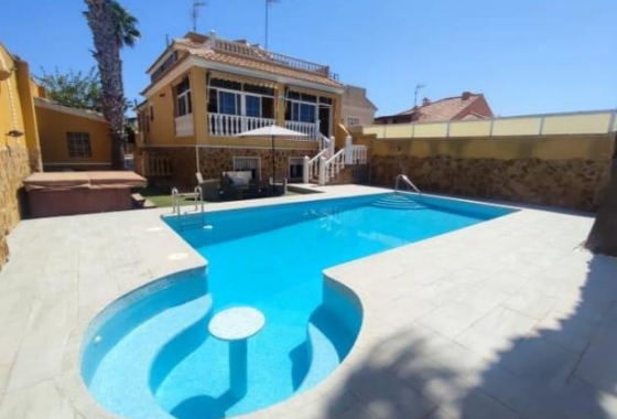 Villa - Reventa - Torrevieja - aguas nuevas