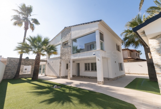Villa - Wiederverkauf - Orihuela Costa - La Zenia