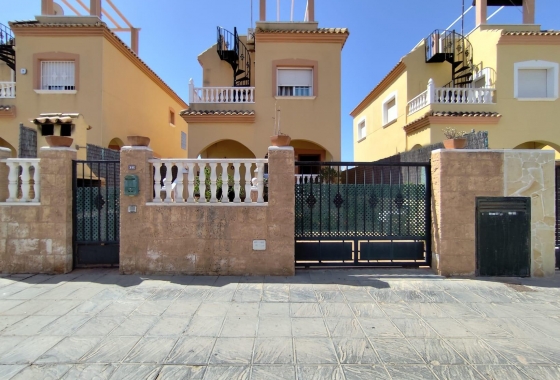 Villa - Wiederverkauf - Torrevieja - Aguas Nuevas 1