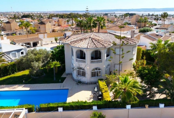 Villa - Wiederverkauf - Torrevieja - La Siesta