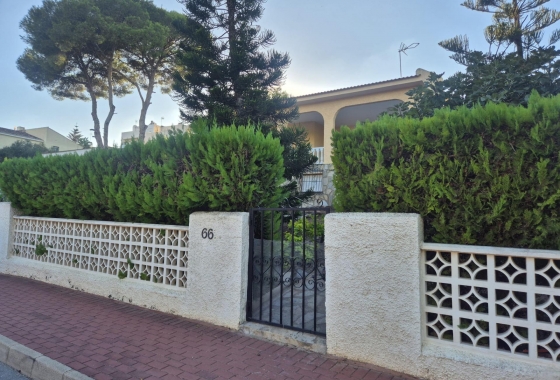 Villa - Wiederverkauf - Torrevieja - Los Balcones - Los Altos del Edén