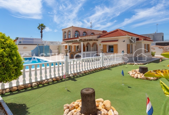 Villa - Wiederverkauf - Torrevieja - Torreta Florida