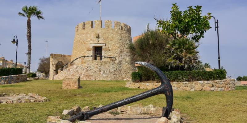 Torrevieja: Uw toegangspoort tot het mediterrane leven - Waarom investeren in onroerend goed hier?