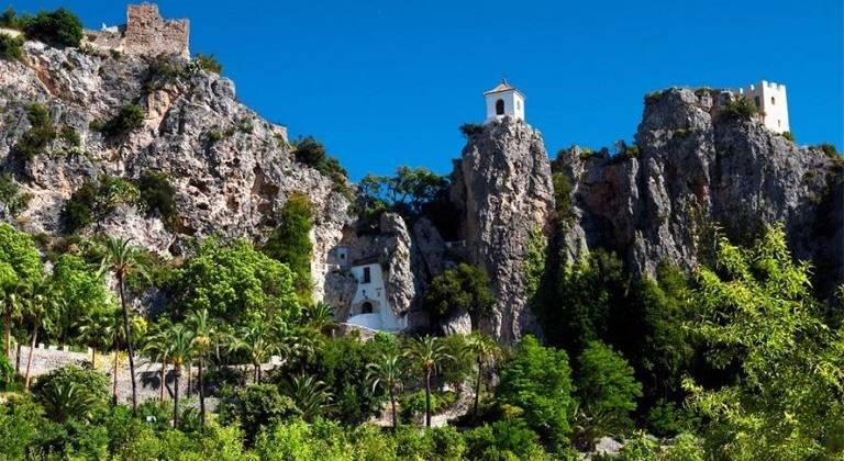 Ontdek de magie van de dorpen in de buurt van Alicante: een tour vol mediterrane authenticiteit