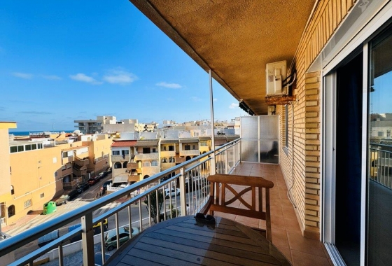 Resale - Apartment / flat - La Mata