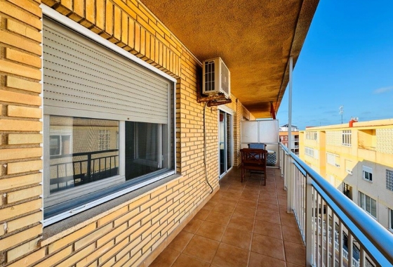 Resale - Apartment / flat - La Mata