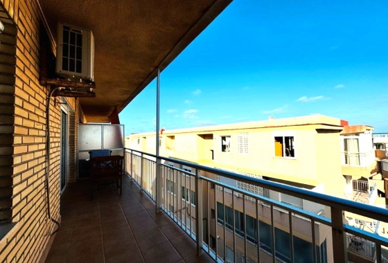 Resale - Apartment / flat - La Mata