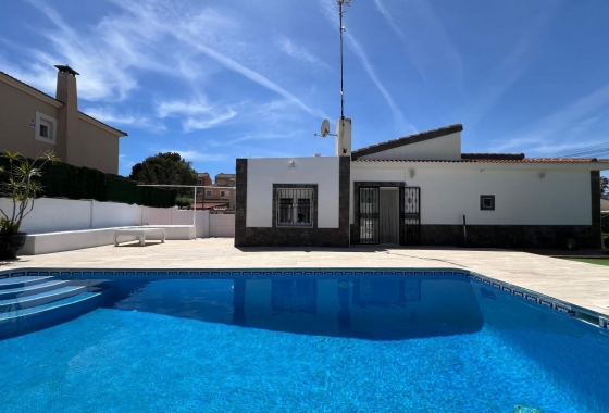 Herverkoop - Villa - Torrevieja - Los Balcones