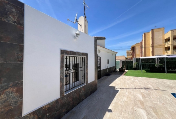 Herverkoop - Villa - Torrevieja - Los Balcones