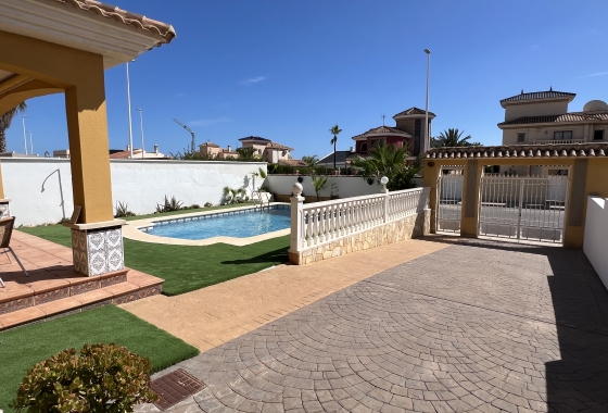 Herverkoop - Villa - Orihuela Costa - Costa Blanca