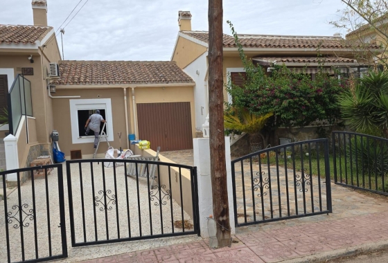 Herverkoop - Villa - Orihuela Costa - Punta Prima