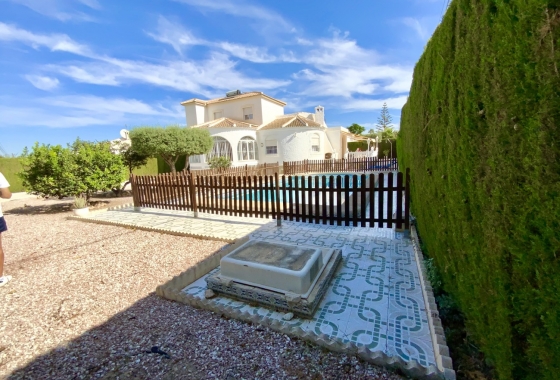 Resale - Villa - Torrevieja