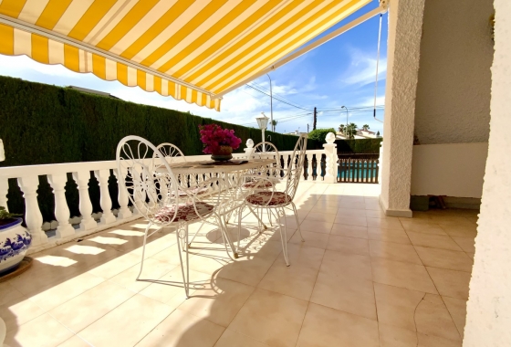 Resale - Villa - Torrevieja