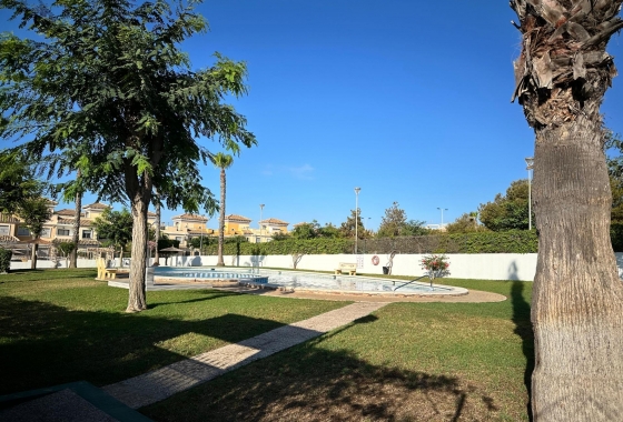 Herverkoop - Villa - Torrevieja - Aguas Nuevas 1