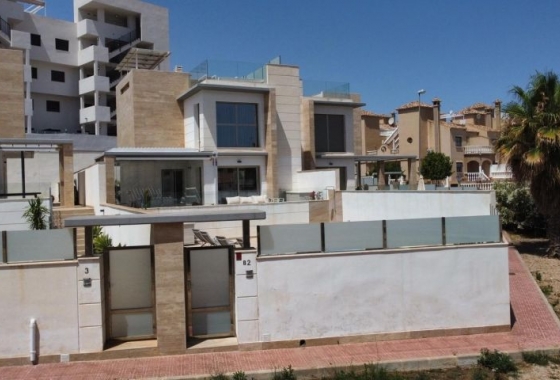 Resale - Villa - Orihuela Costa - Costa Blanca