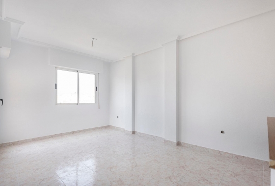 Resale - Apartment / flat - Torrevieja - Estacion De Autobuses