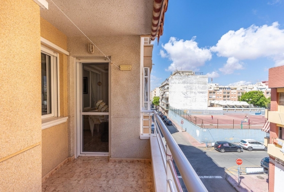 Resale - Apartment / flat - Torrevieja - Estacion De Autobuses