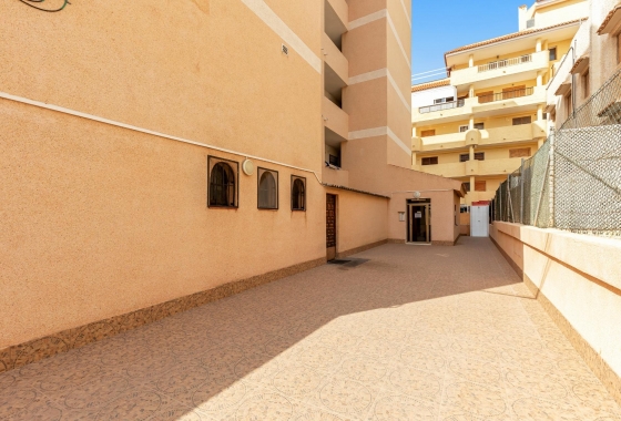 Resale - Apartment / flat - Torrevieja - La Mata