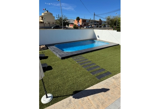 Wiederverkauf - Villa - Torrevieja - Los Balcones - Los Altos del Edén