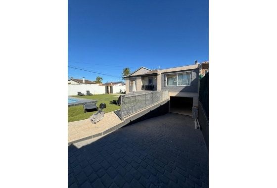 Wiederverkauf - Villa - Torrevieja - Los Balcones - Los Altos del Edén