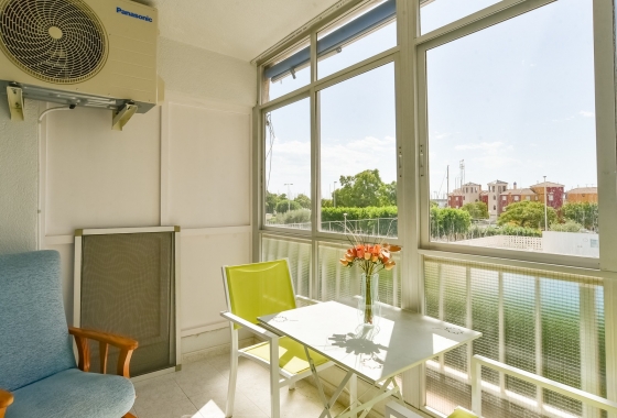 Terrace-Spacious flat with port views in Torrevieja!