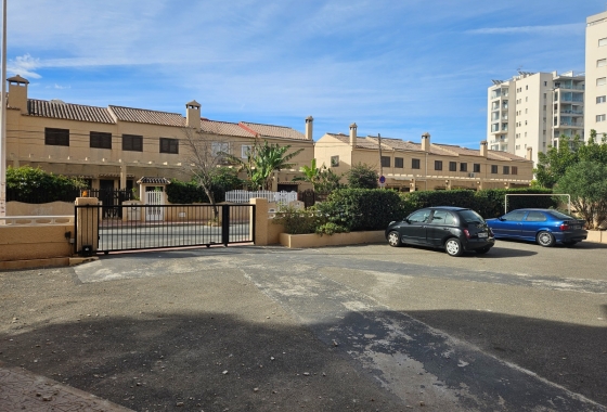 Resale - Apartment / flat - Torrevieja - La Mata