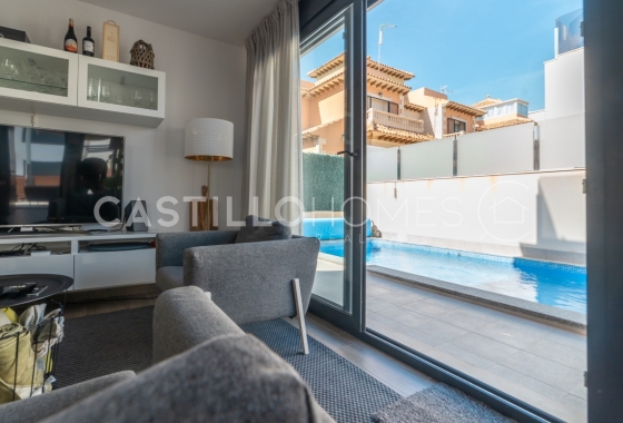 Wiederverkauf - Villa - Torrevieja - Aguas Nuevas 1