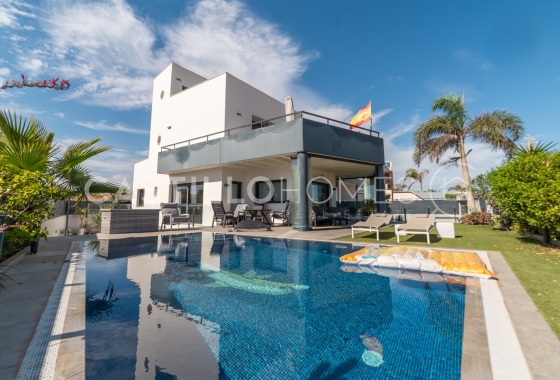 Herverkoop - Villa - Torrevieja - Urb. Rosaleda