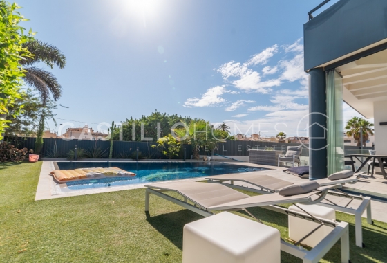 Herverkoop - Villa - Torrevieja - Urb. Rosaleda