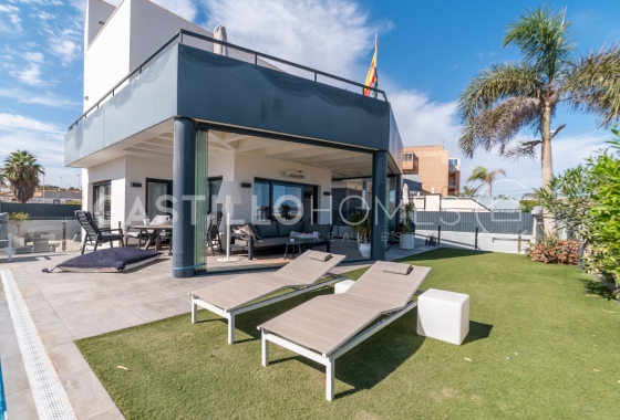 Herverkoop - Villa - Torrevieja - Urb. Rosaleda