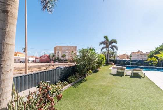 Herverkoop - Villa - Torrevieja - Urb. Rosaleda