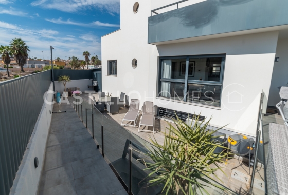 Herverkoop - Villa - Torrevieja - Urb. Rosaleda