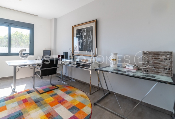 Herverkoop - Villa - Torrevieja - Urb. Rosaleda