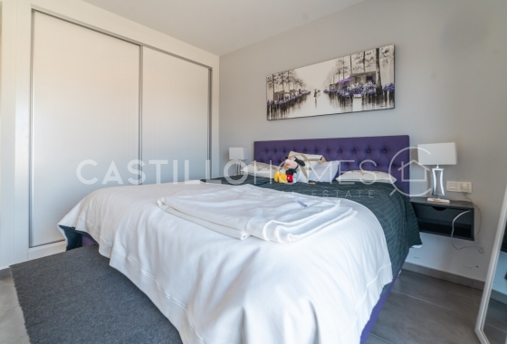 Herverkoop - Villa - Torrevieja - Urb. Rosaleda